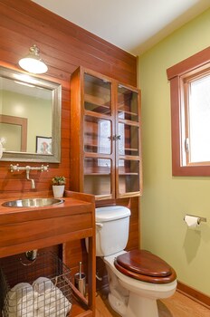 6 Luxurious 6br Seattle Home Bathroom