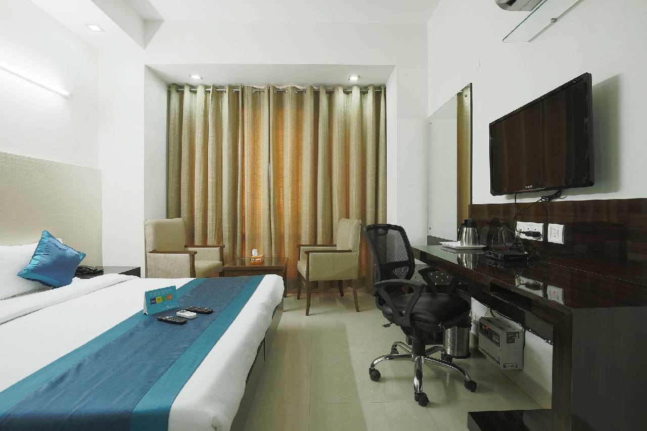 Fabhotel Exotica Noida Expressway 