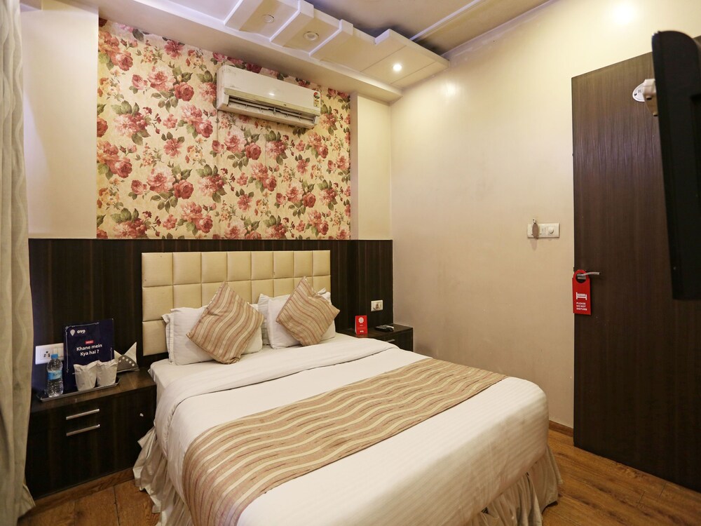 Oyo 1807 Hotel Platinum Inn Guestroom