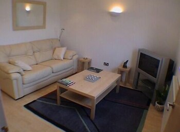 Earle House Serviced Apartments Living Room