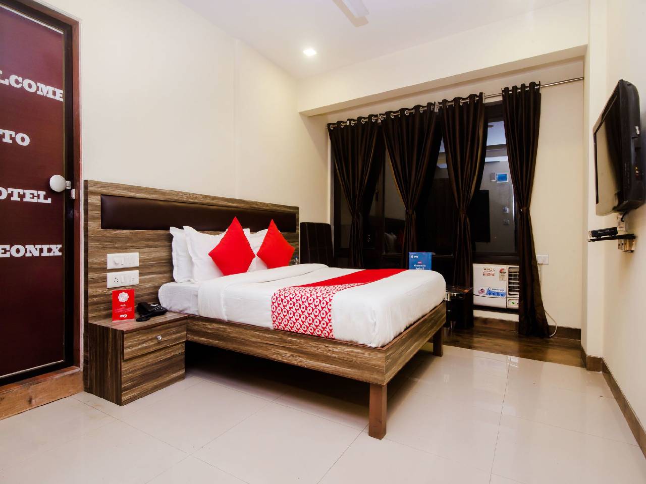 Oyo 11855 Phoenix Hotel 