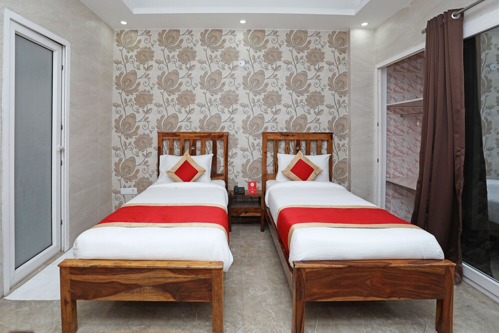 Oyo 10119 Sector 31 Guestroom