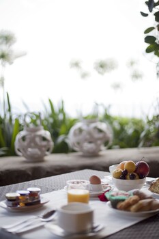 Hotel Ravesi Breakfast Meal