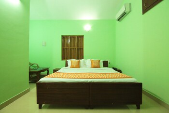 Oyo 8839 Near Vadackal Beach Road Guestroom