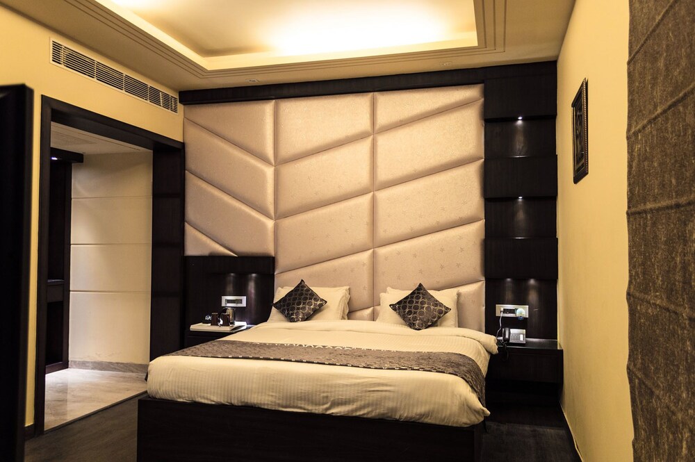Iris Resort And Spa Guestroom