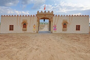 Om Desert Resort Hotel Entrance