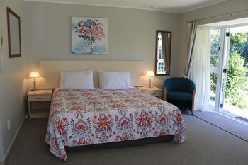Ash Grove Boutique Motel Guestroom