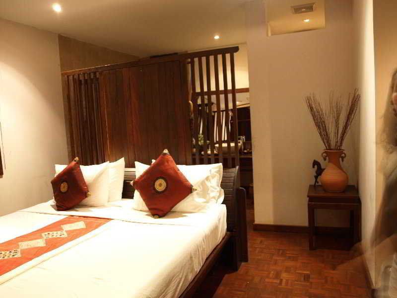 Indigo House Hotel Room