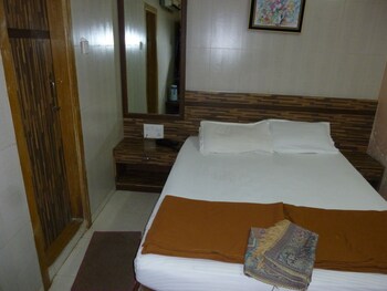 Hotel Orient Palace Guestroom