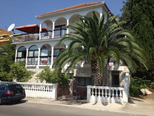 Apartment Villa Salaj (آپارتمان ویلا سالاج) 