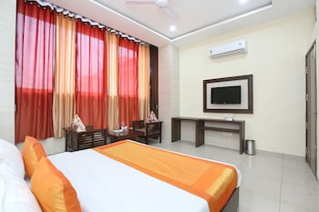 Oyo 10832 Hotel Jb 2 Guestroom