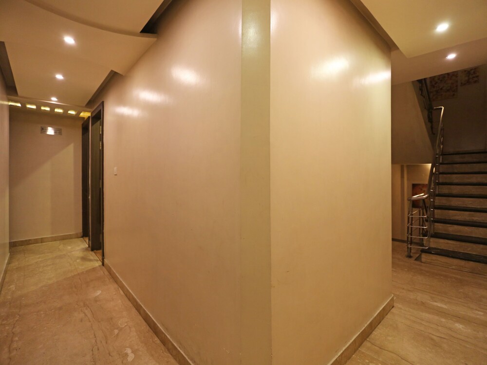 Oyo 1807 Hotel Platinum Inn Hallway