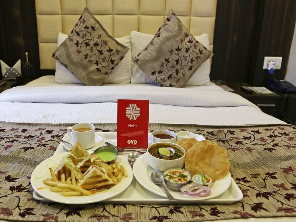 Oyo 1807 Hotel Platinum Inn Food and Drink