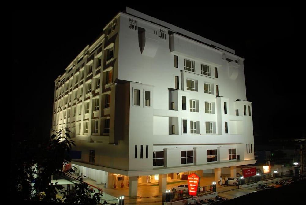 Hotel Royal Park (هتل رویال پارك) 