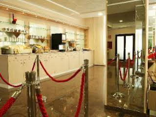 Record Hotel 