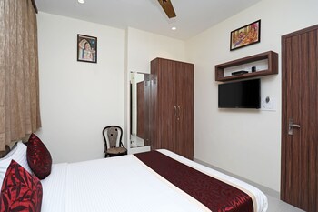 Oyo 10131 Hotel Raj Guestroom