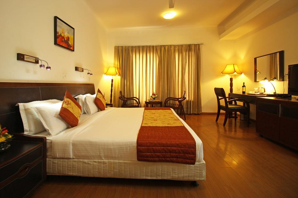 Mint Sarojville Suites 