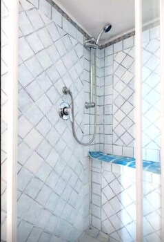 Case Vacanze Lerici Collina Bathroom Shower