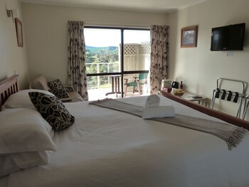 Morepork Riverside Lodge Guestroom