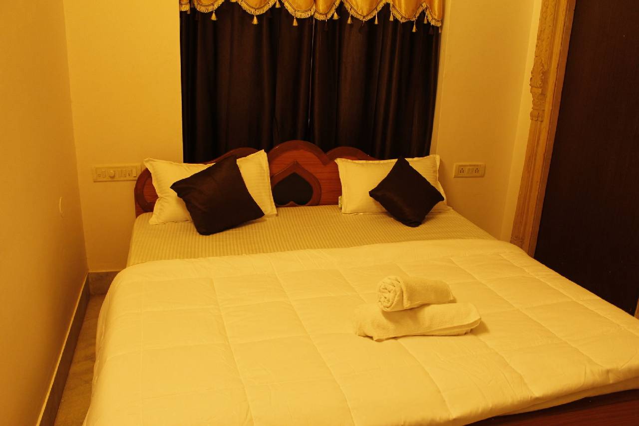 Dylan Cafe And Guest House 