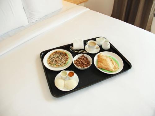 Oyo 4867 Royal Homes 