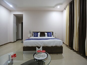 Oyo 4635 Sheetal Hotel Guestroom