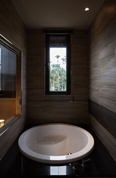 3jd.home Deep Soaking Bathtub
