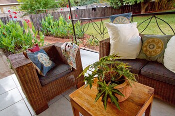 Mose Street Apartments Terrace/Patio