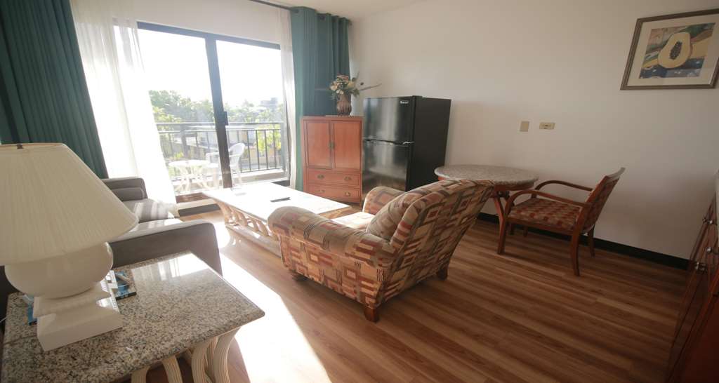 Surestay Hotel By Best Western Guam Airport South (سورستی هتل بای بست وسترن گوام ایرپورت اسوت) Junior Suite Living Room