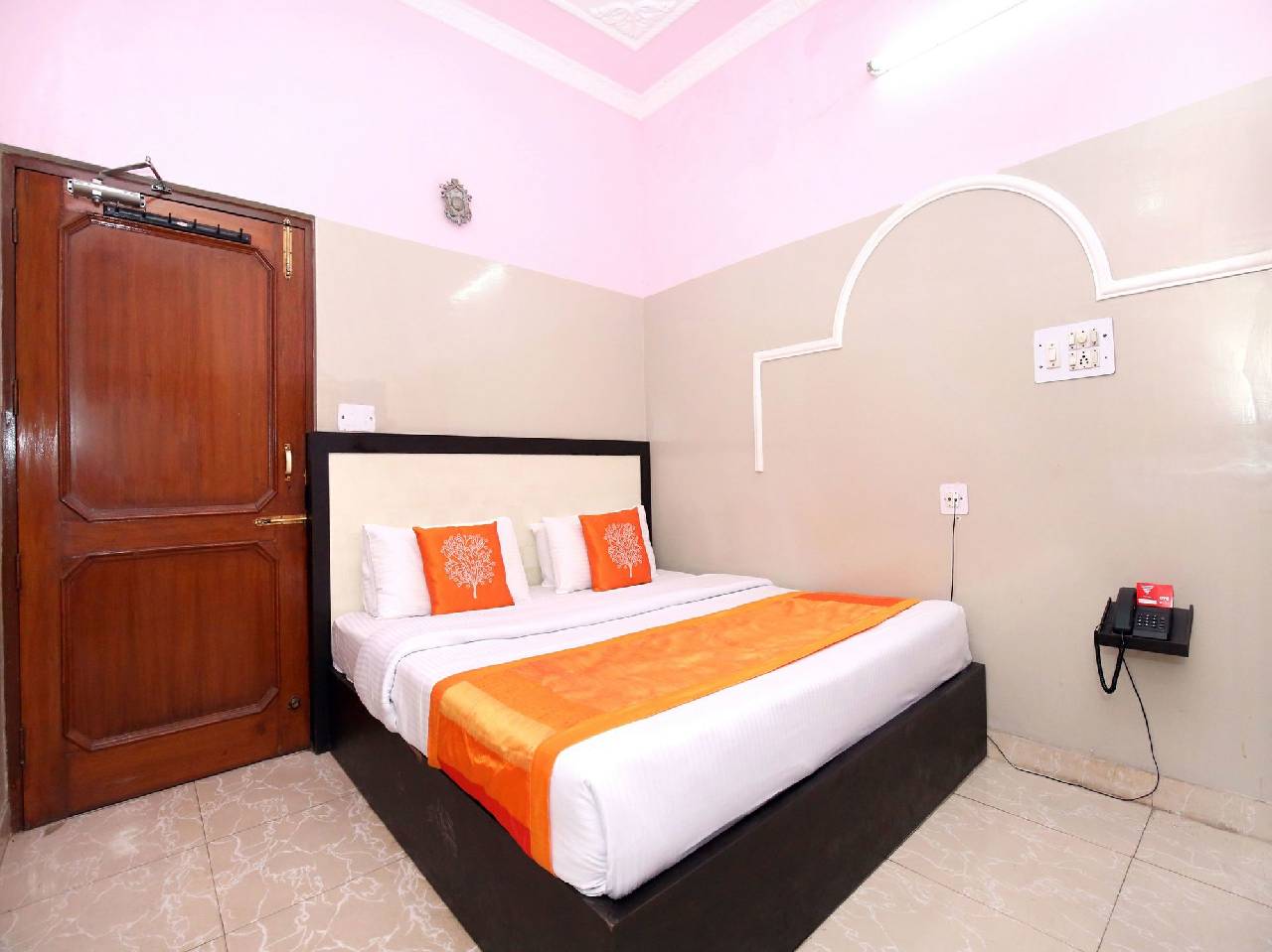 Oyo 11417 Hotel Lotus 
