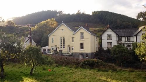 Isfryn Cottage Main