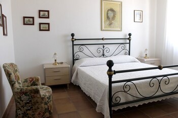 Apartment With In Cuglieri With Furnished Terrace 13 Km Guestroom