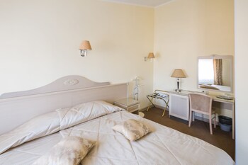 Rus Hotel Guestroom