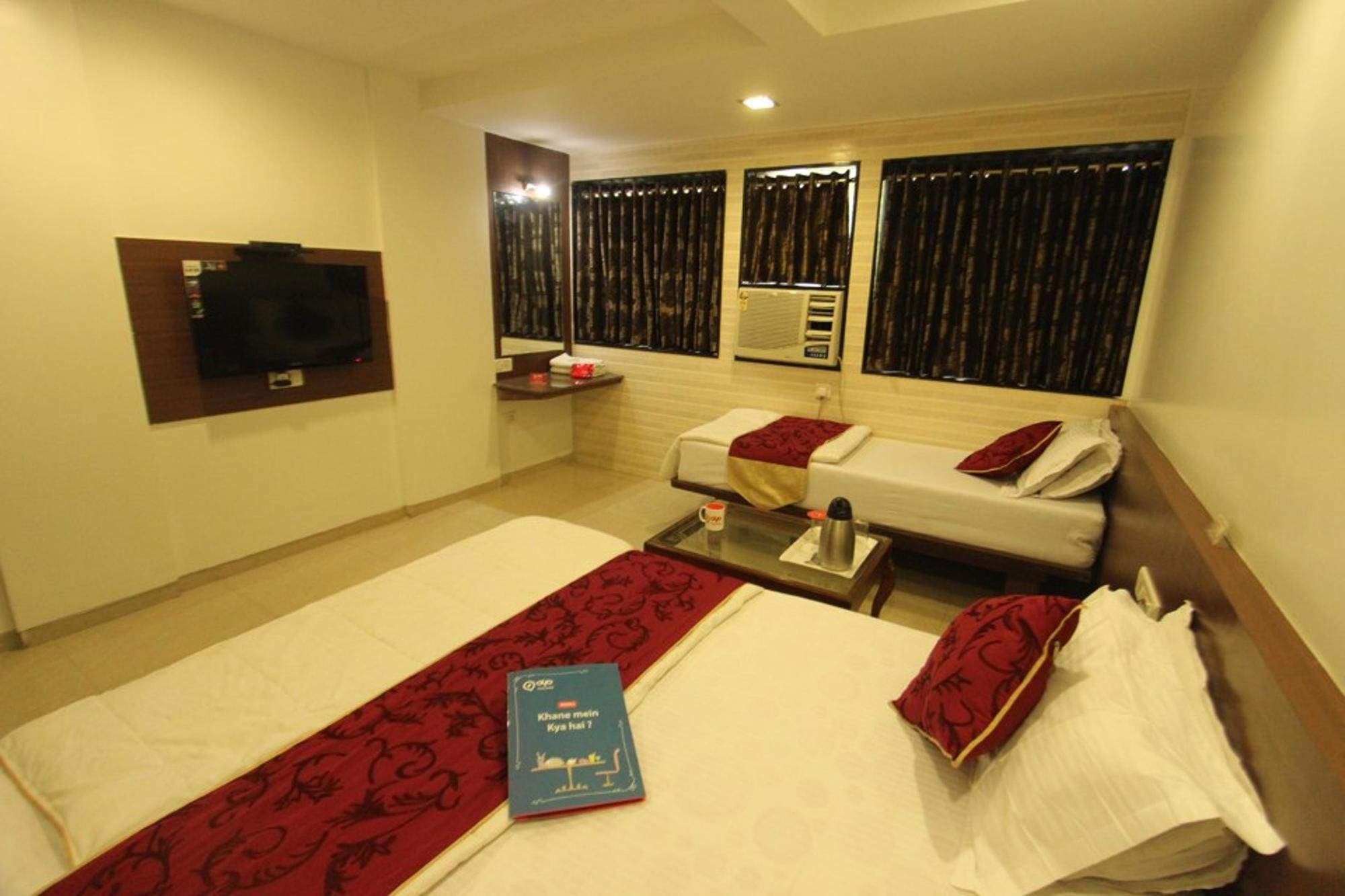 Oyo Rooms Lal Darwaja Road 