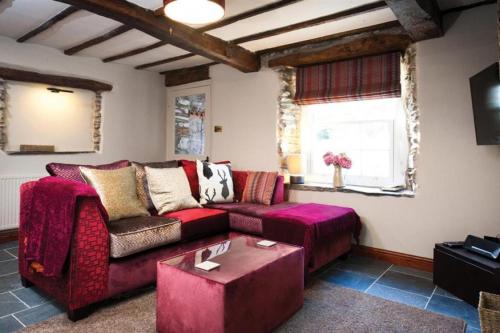 The Curious Orange ( كوریوس اورانج) 