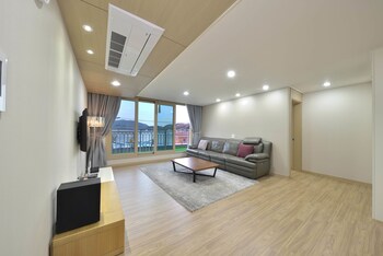 Geoje Jisefo Family Residence Guestroom