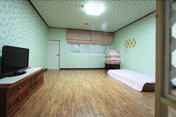 Muju Bakam Villa Pension Guestroom