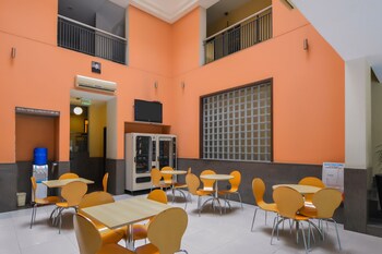 Oyo 18803 Smart Inn Breakfast Area