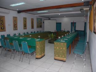 Taman Sari Hotel By Prasanthi 