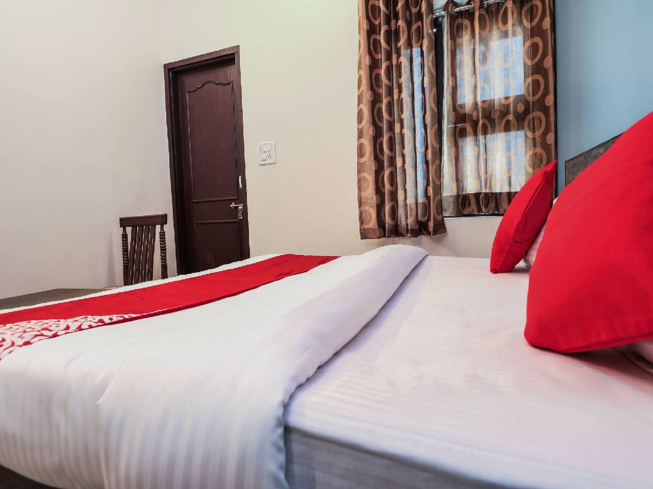 Oyo 14911 New Airport Residency 