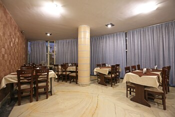 Oyo 8876 Hotel Sarthi Restaurant
