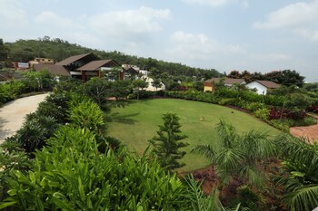 The Ocean Pearl Resort And Spa Porch