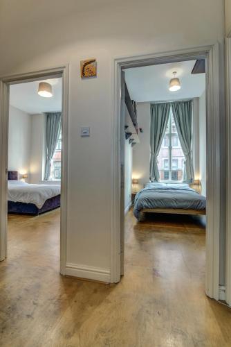 Bright Spacious 2br Central Manchester Flat For 4 