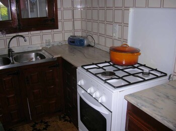 Apartamentos Ranas In-Room Kitchen