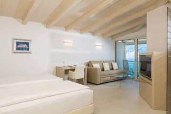 Hotel Vega Guestroom
