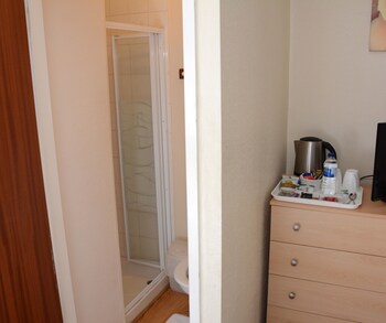 The Cove Guest House ( كوو گست هاوس) Bathroom