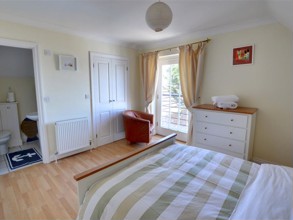 Holiday Home Whitepost (هالیدی هوم ویتپوست) 
