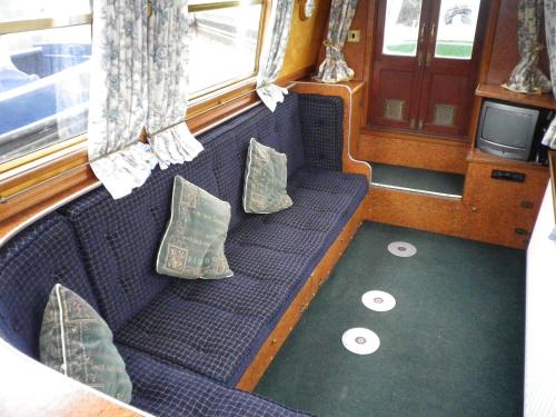 Lillian Ginger 8 Berth 