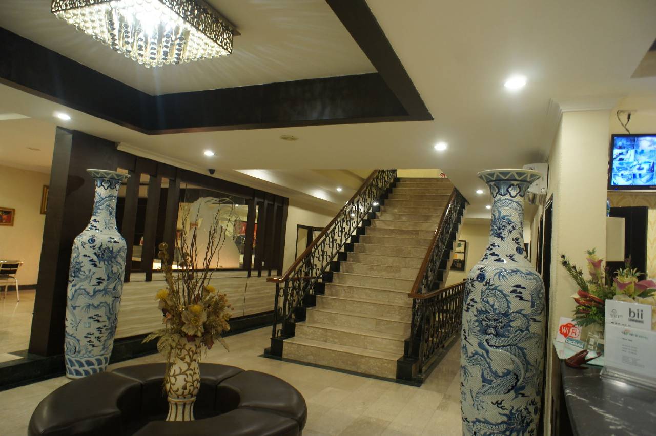 Sky View Hotel (اسکای ویو هتل) 