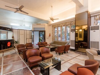 Oyo 635 West End Hotel Lobby Sitting Area
